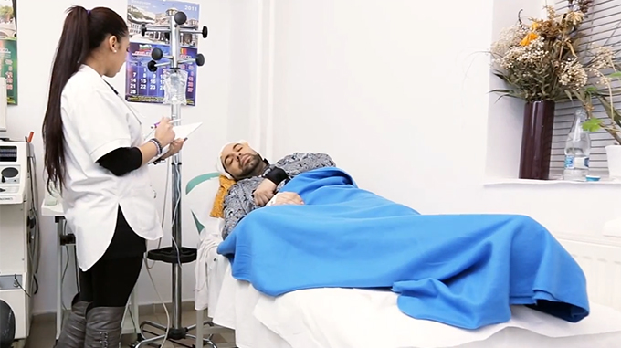 Potrivit scenariului, Salam ajunge la spital, dupa un grav accident auto