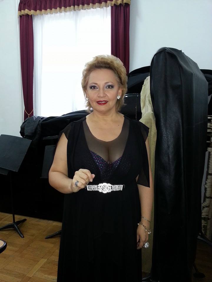 Acum, vedeta are cateva kilograme in plus, dar nu se lasa pana nu scapa de ele sursa: arhiva personala