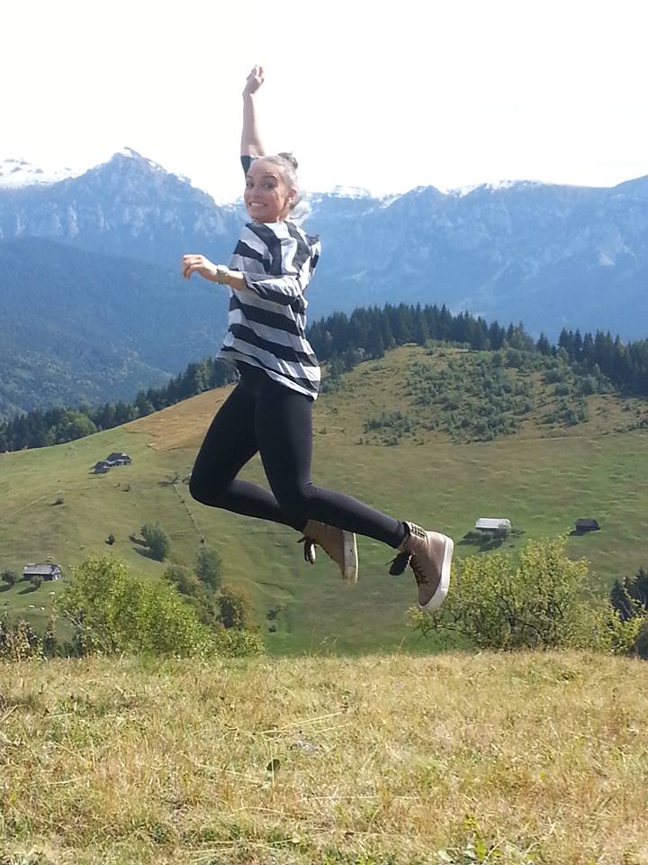 Adina are grija de silueta ei si se simte foarte bine in aer liber foto: Facebook