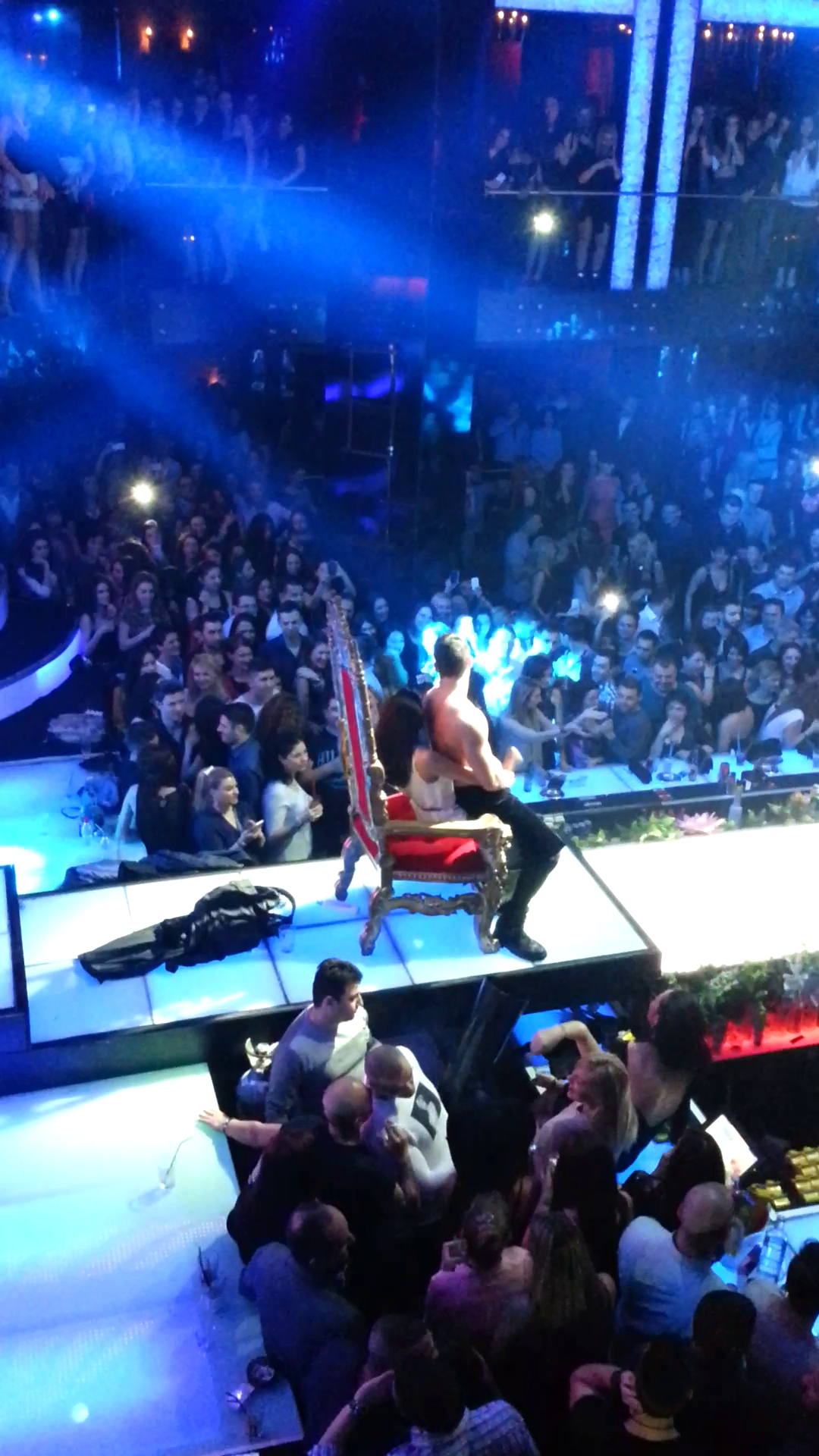 Tinerele au urcat alaturi de 