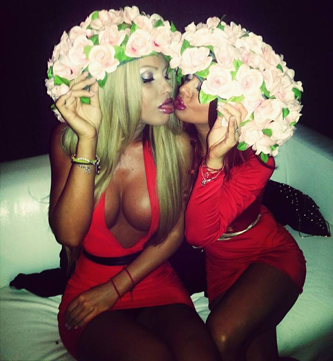 Loredana si Anamaria s-au sarutat intr-un club din Anzio, Italia