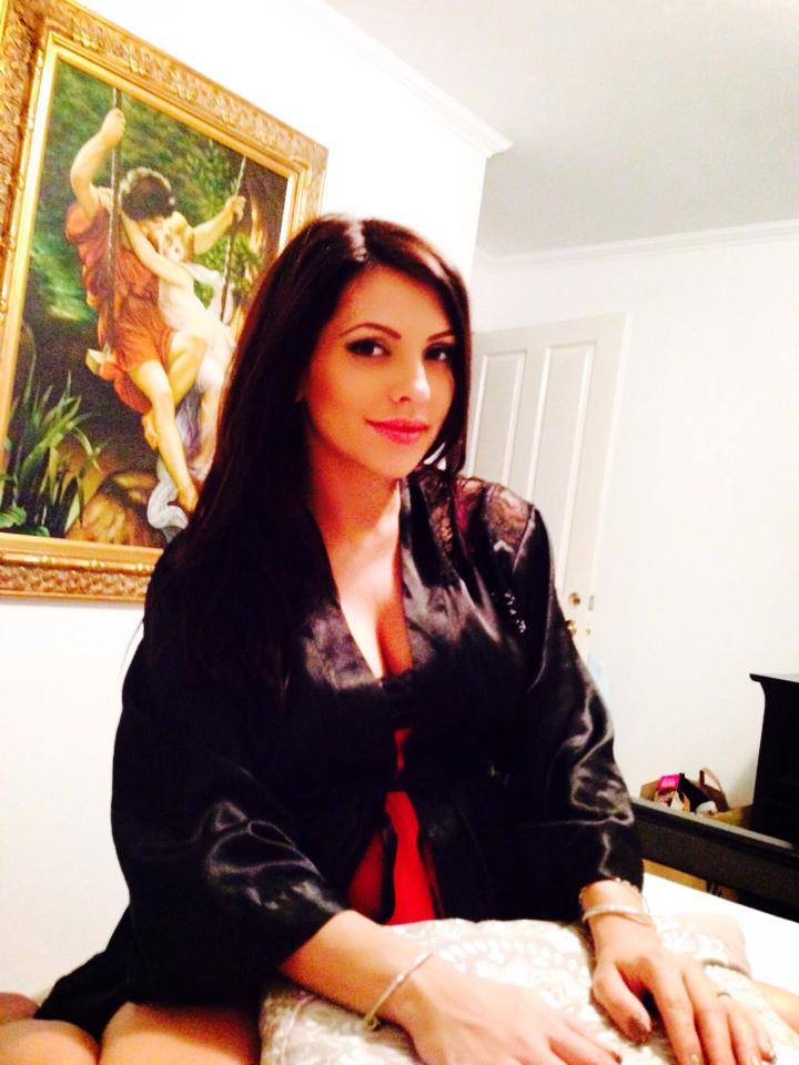 Celia abia asteapta sa isi tina bebelusul in brate