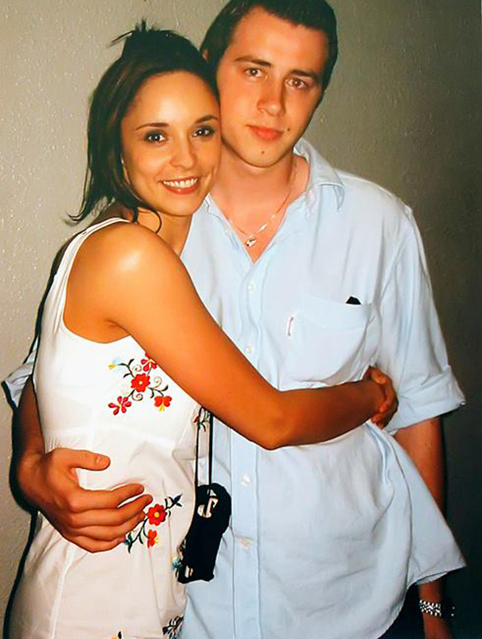 Puberu a postat pe Facebook aceasta poza, realizata in 2000