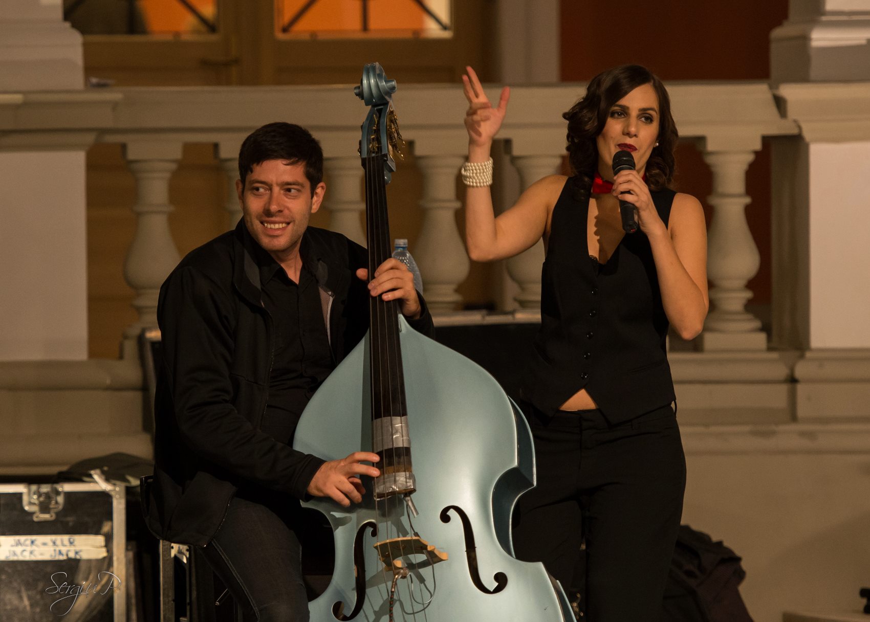 Ciprian Parghel canta alaturi de iubita sa, Irina Sarbu foto: Sergiu P