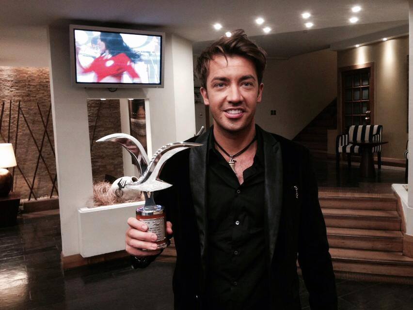 Artistul este foarte mandru de premiul sau foto: Facebook