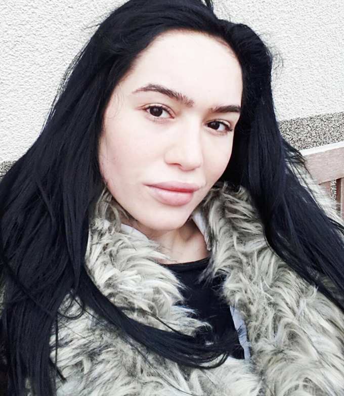 Cantareata sustine ca nu se machiaza cand nu are treaba