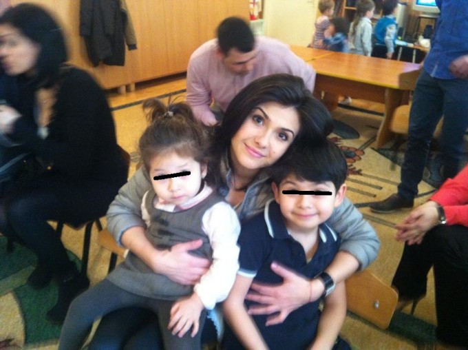 Artista, alaturi de cei doi copii ai sai