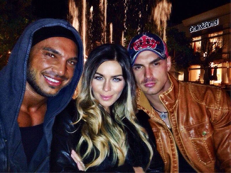 Bogdan, alaturi de Tania si un alt prieten de-al lor foto: Facebook