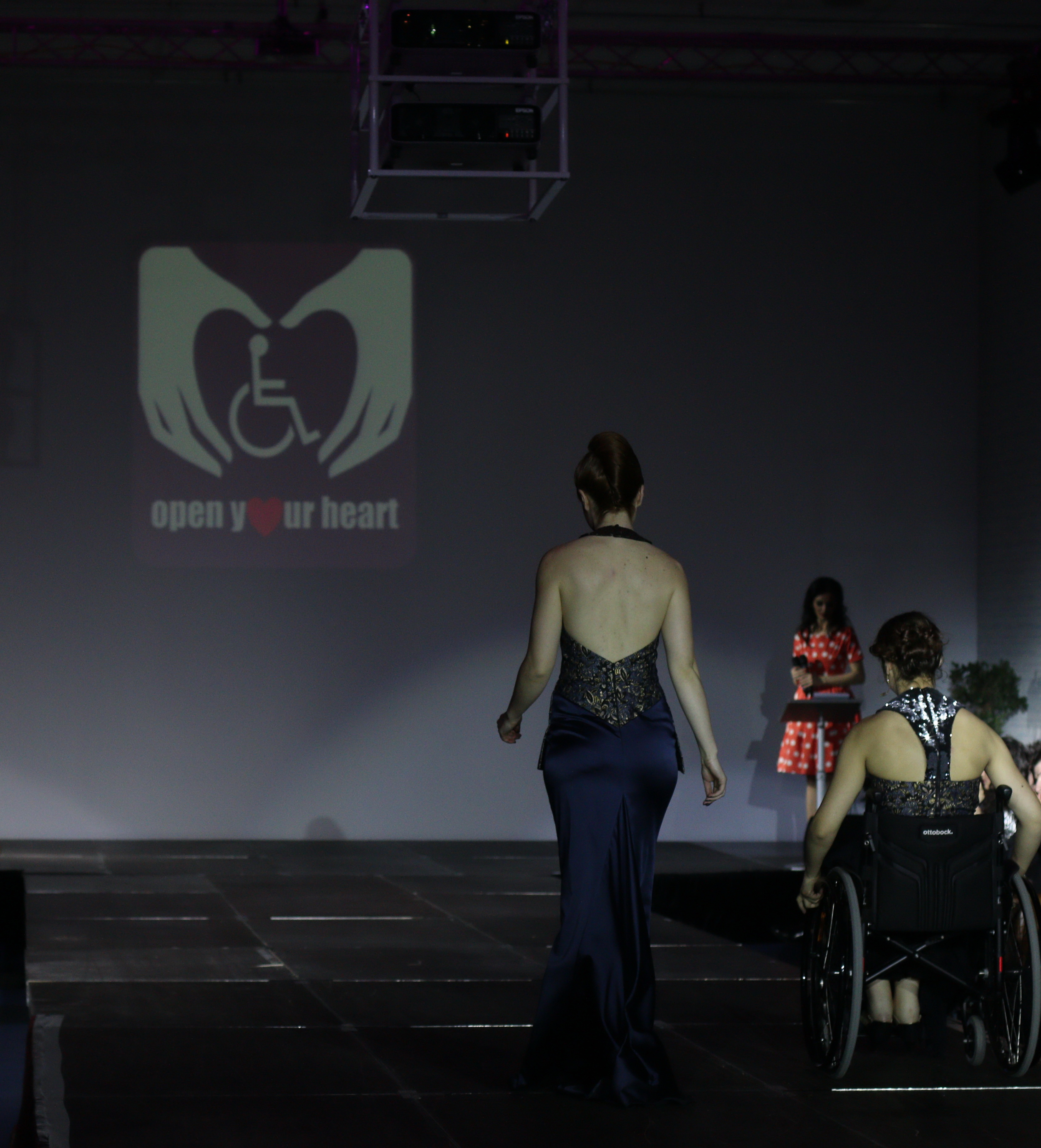 De la spate, Alexandra nu mai arata chiar asa bine