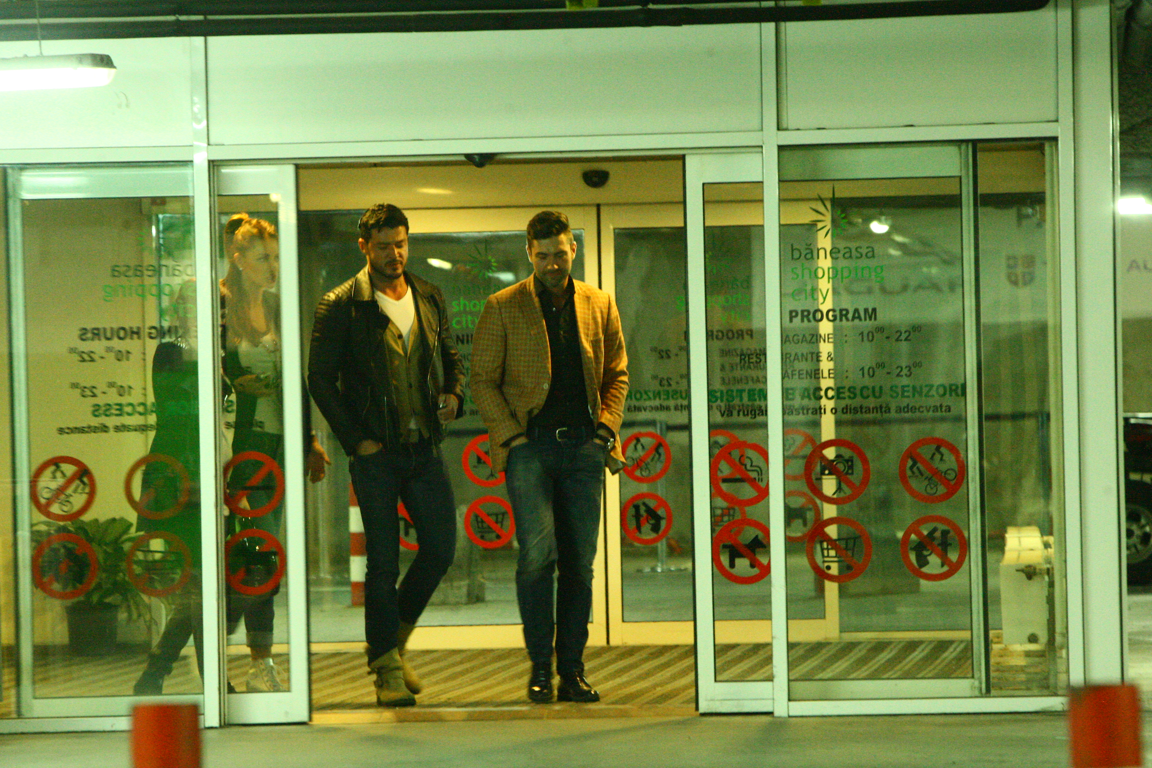 Victor a iesit vizibil iritat, de la film, lasandu-si fosta sotie in spate