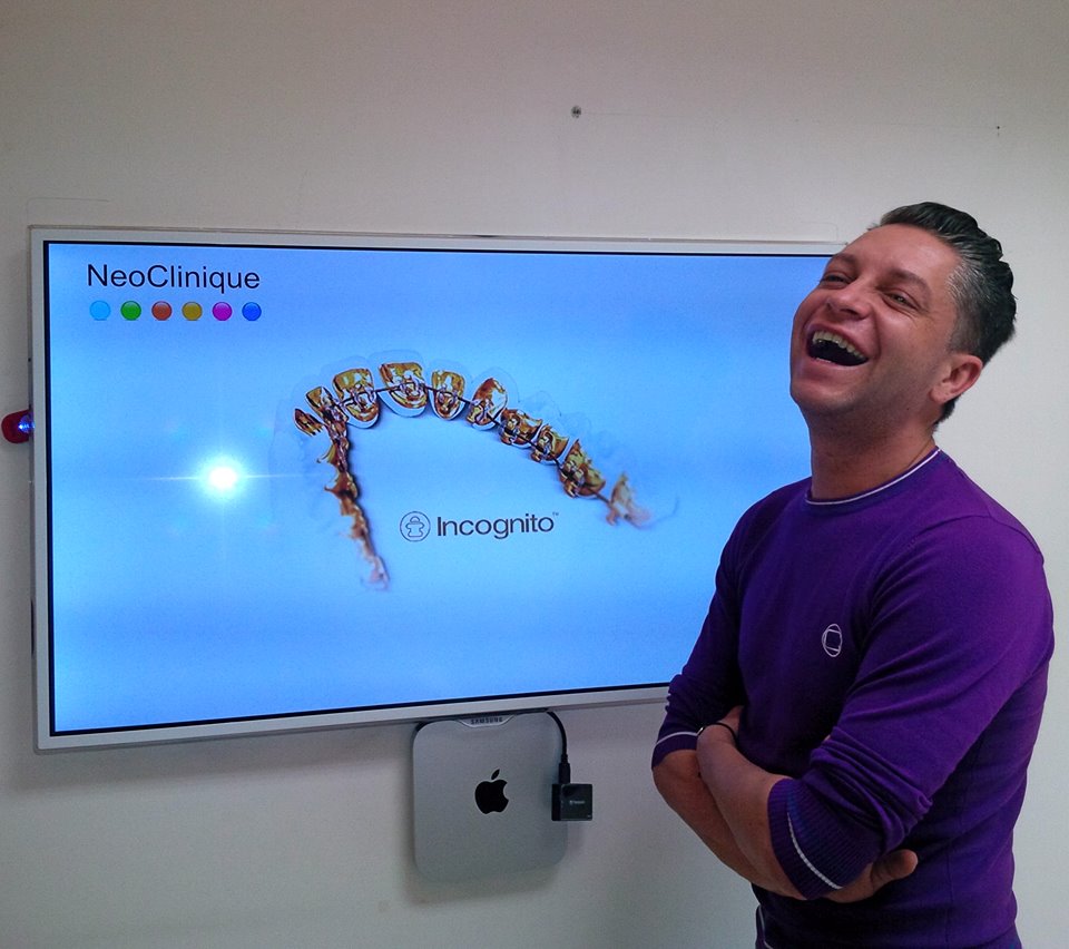 Ovidiu sustine ca o persoana publica trebuie sa fie atenta la aspectul danturii, deoarece face parte din cartea sa de vizita