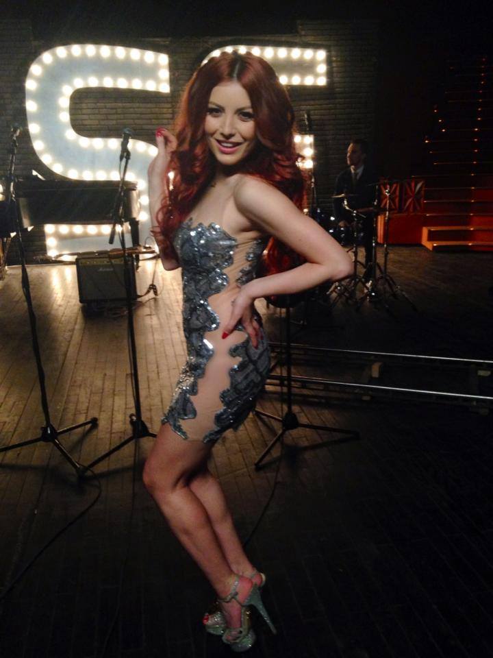 Elena Gheorghe pare sa nu fi purtat lenjerie intima sub aceasta rochie sexy