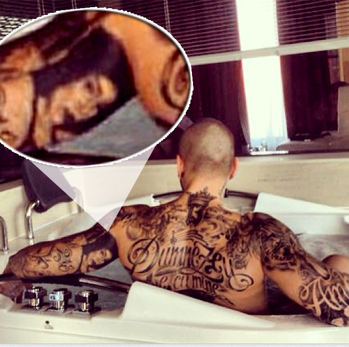 Alex va ramane pe vechi cu chipul fostei sale sotii pe umarul stang