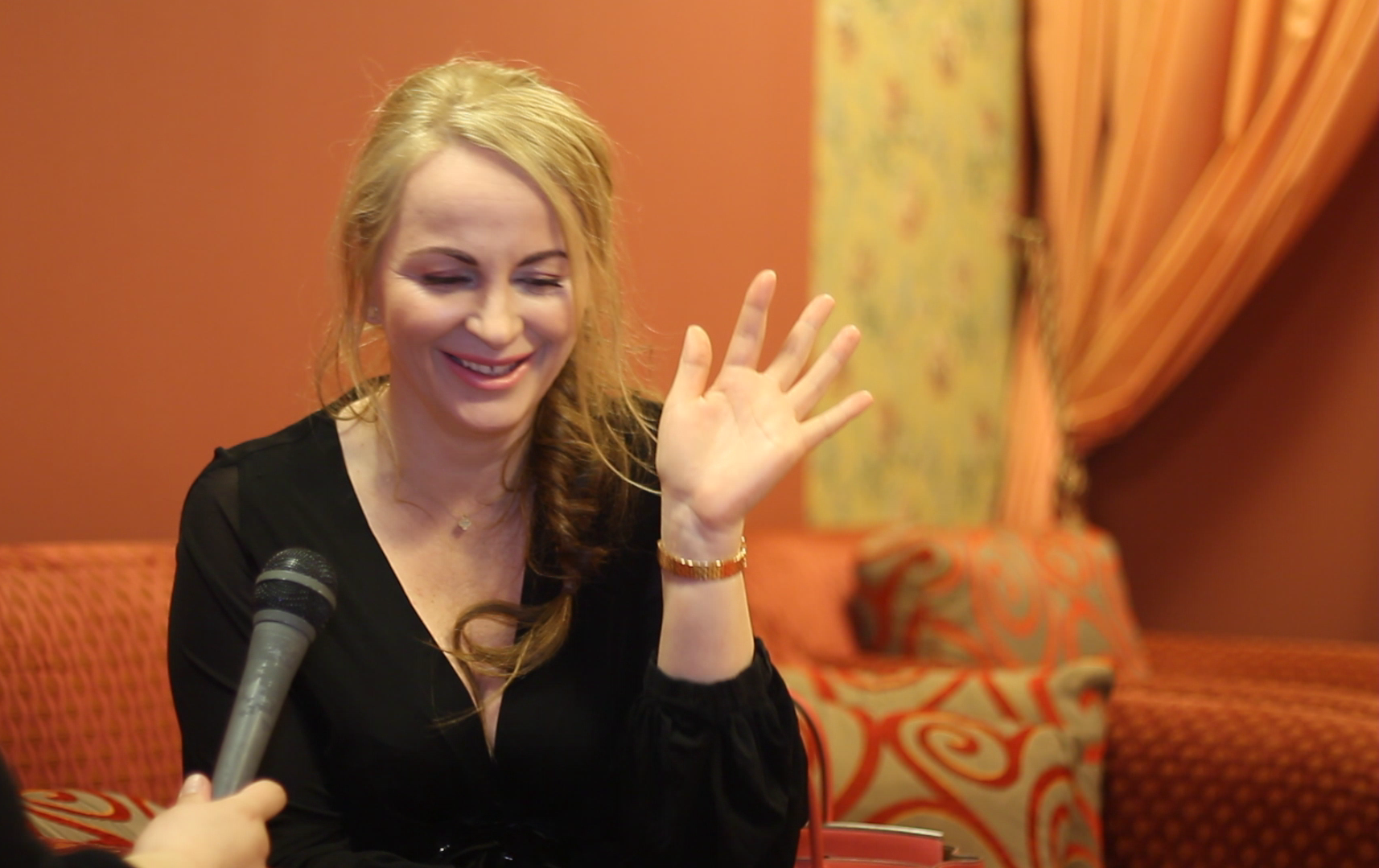 Delia s-a amuzat teribil cand si-a amintit de visul cu tatal ei