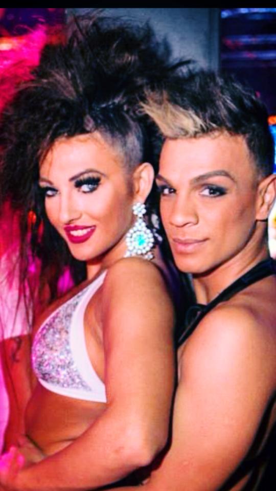 Laur alaturi de colega lui, Larisa