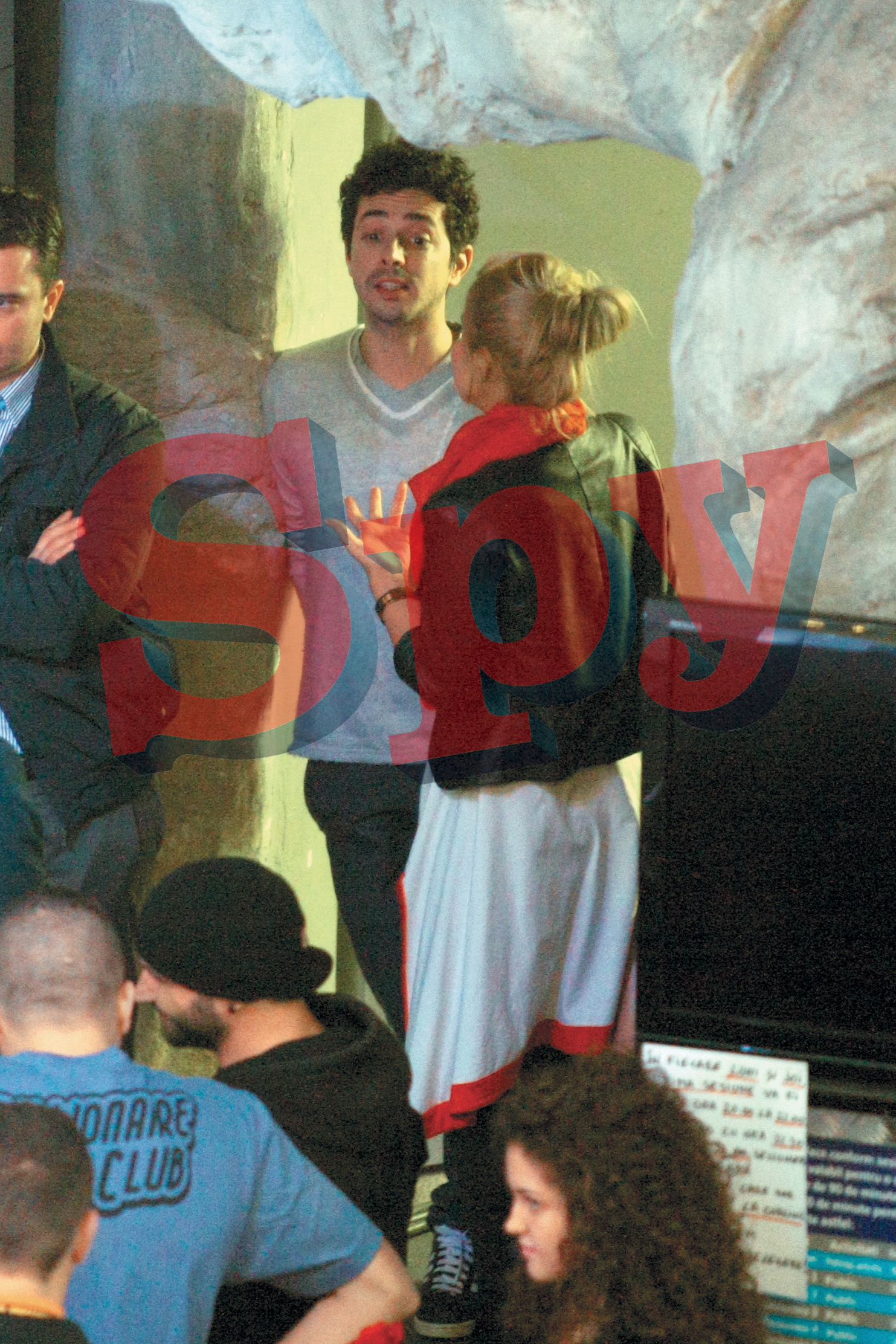 Moga a ascultat cuminte vorbele iubitei nervoase