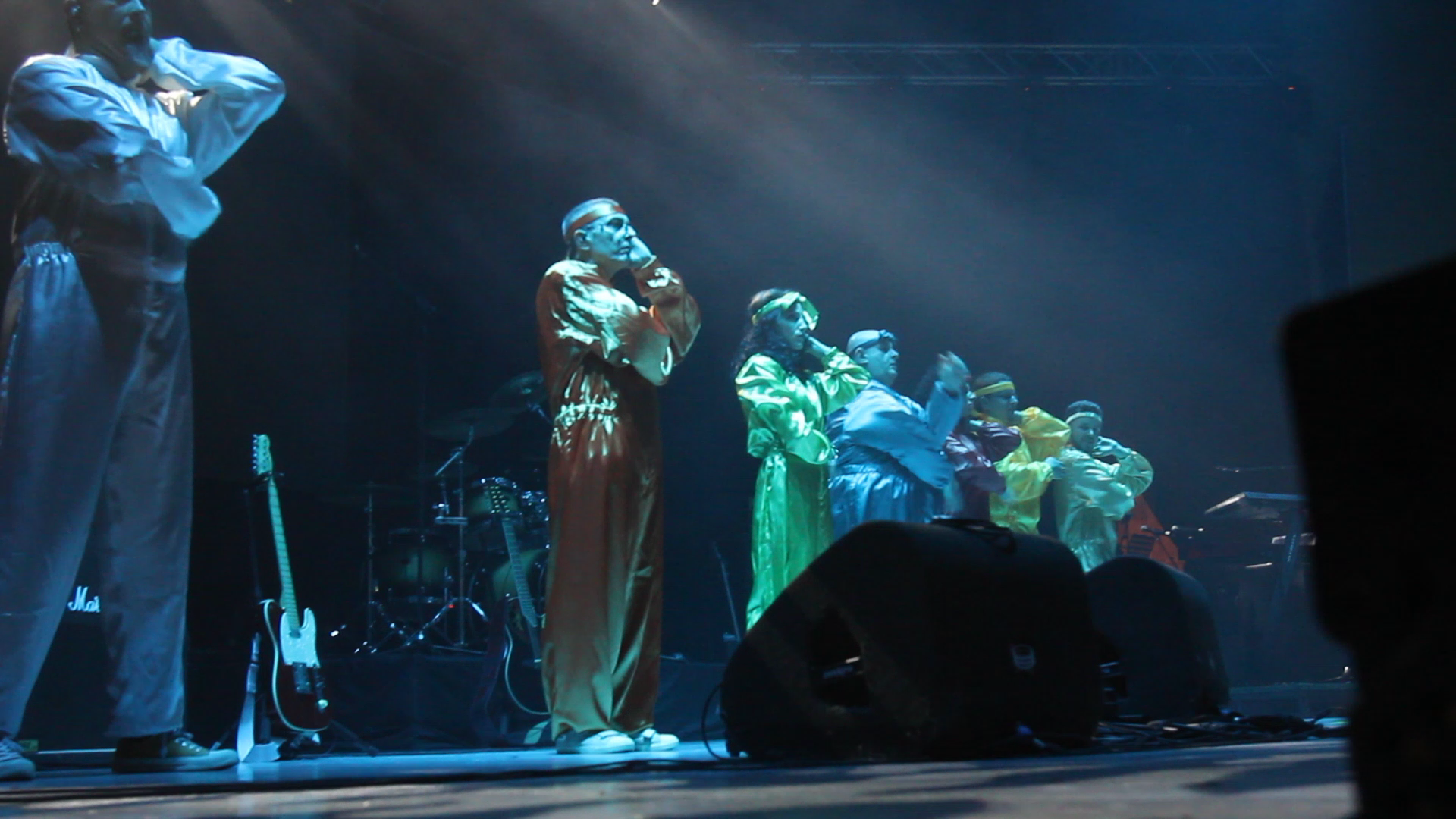 Trupa Taxi a dansat pe ritmurile melodiei Macarena