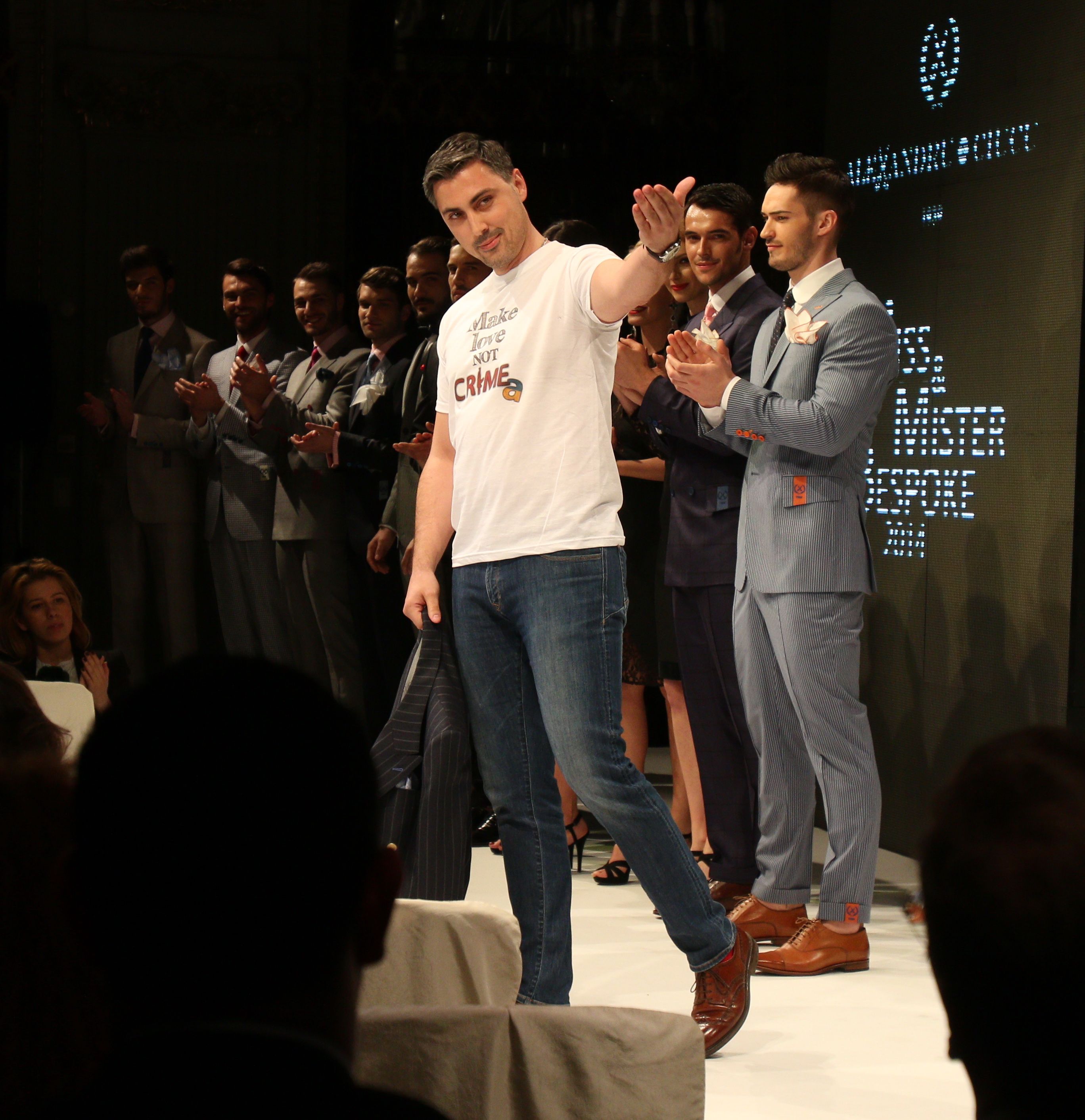 Designerul a renuntat la costum chiar la lansarea celei mai recente colectii