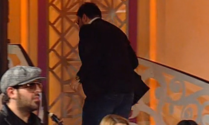 Intrebat de consumul de droguri si de clanul Duduienilor, Florin s-a ridicat si a parasit platoul