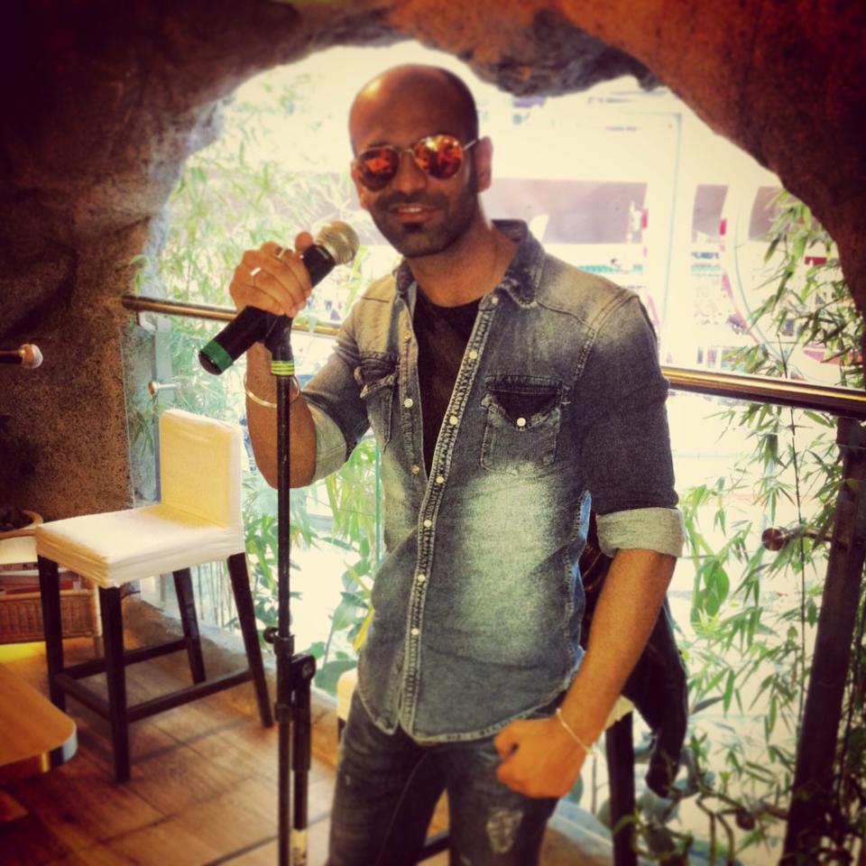 Muneer se intretine numai din spectacole si concerte foto: Facebook