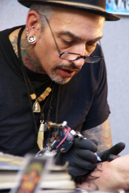 Wanda va invata de la unul dintre cei mai tari, Sean Vasquez de la LA Ink