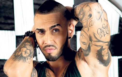 Pe bratul stang, Alex are tatuat chipul lui Smiley si portretul fostei sale sotii, Ana foto: Facebook