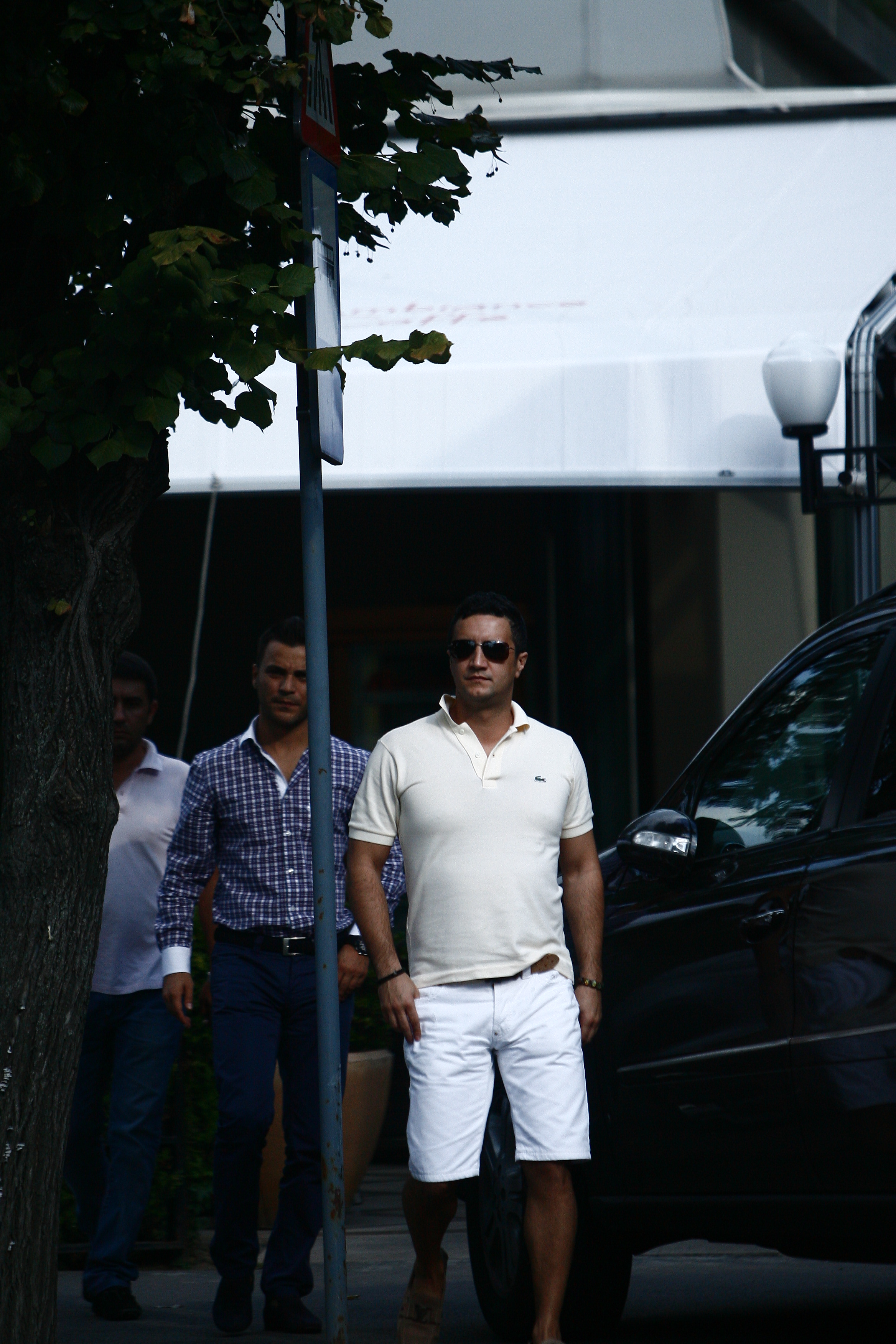 Becali nu poate renunta prea usor la petreceri