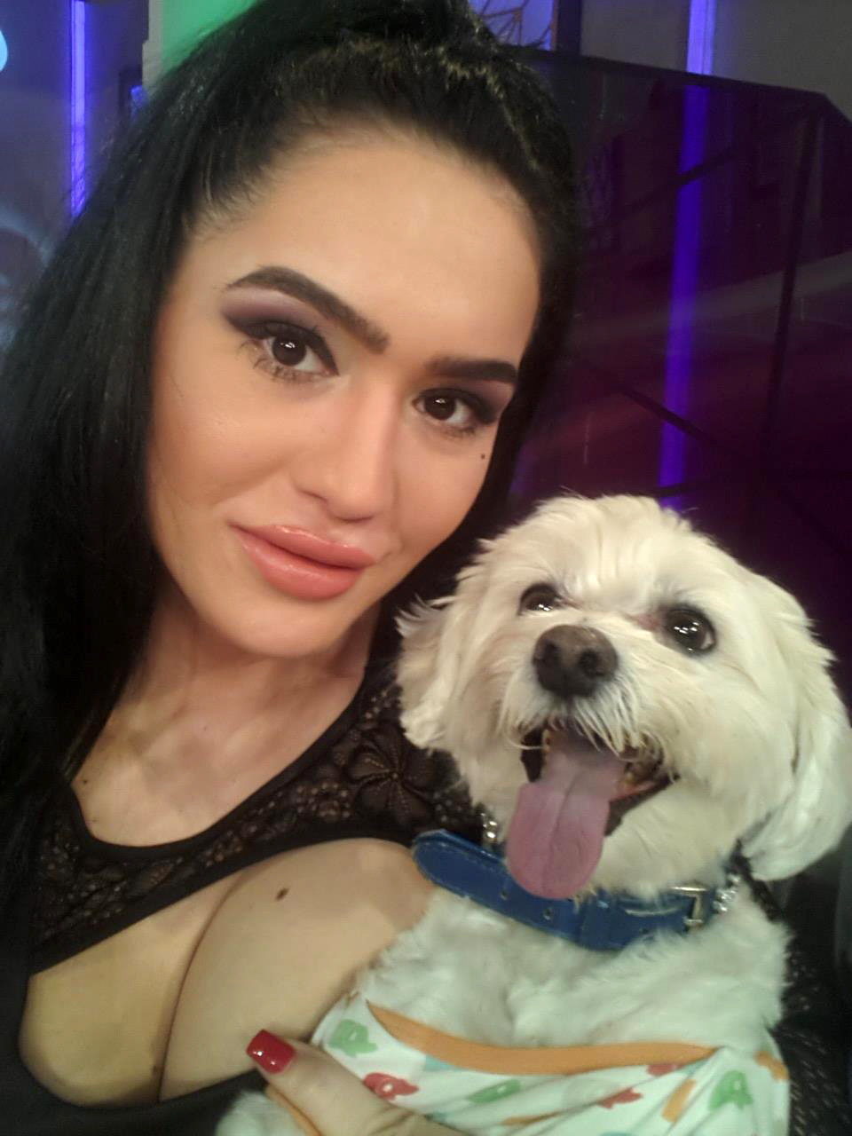 Margherita se mandreste cu silicoanele ei