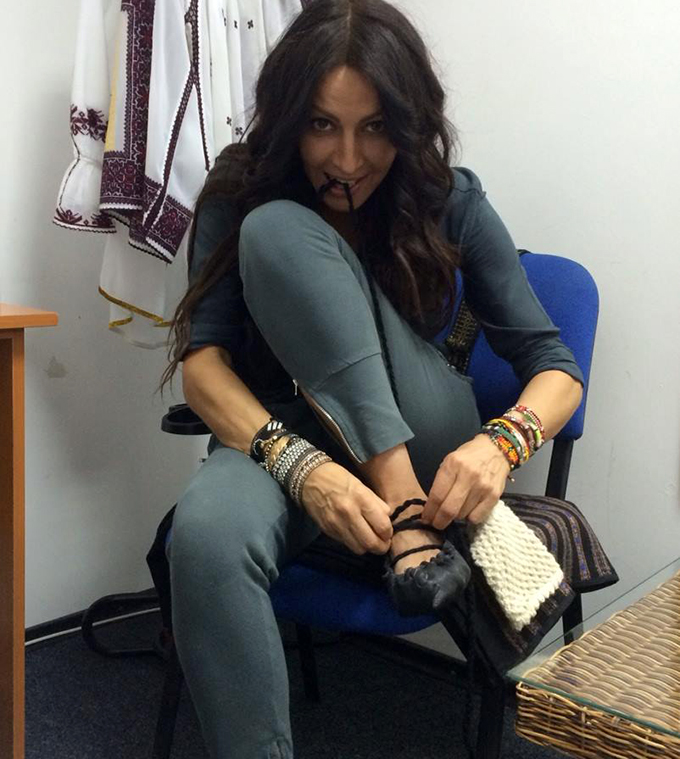 Asa s-a fotografiat Mihaela in culisele unei emisiuni TV