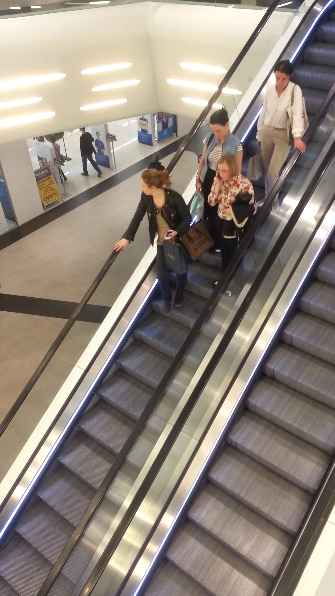 Gabriela Szabo si prietenele ei