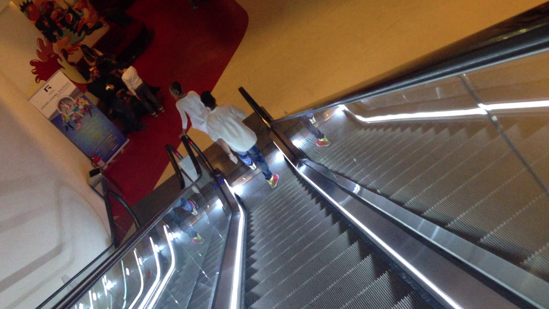 Dorian si iubita au coborat apoi la film