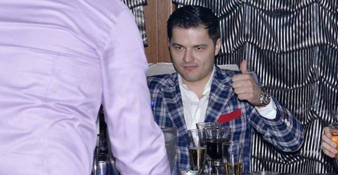 Liviu a fost intr-o forma de zile mari la petrecere