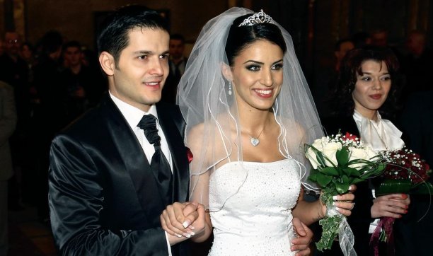 Liviu si Adelina au divortat in 2011, după o căsnicie scurtă. Cei doi s-au impăcat apoi la botezul fetitei lui Pepe, dar au hotărât după cateva saptamani să pună, definitiv, capăt relatiei lor