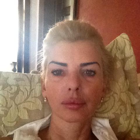 Anna Leu si-a socat prietenii pe Facebook