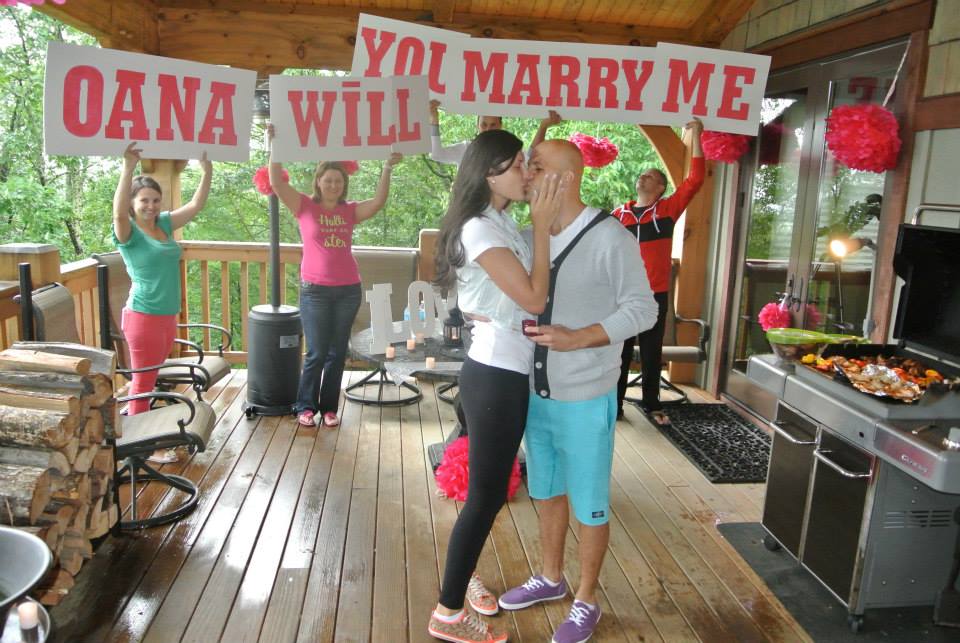 Alaturi de cativa prieteni i-a facut o surpriza si a cerut-o de sotie.