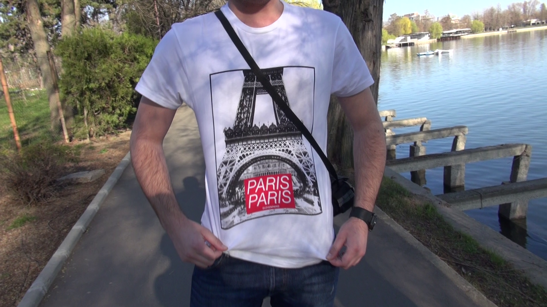 Mesajul de pe tricou i-a trezit amintiri nu tocmai placute tanarului