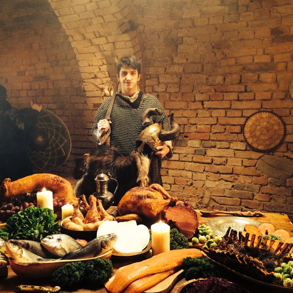 Petru a semnat un contract cu un cunoscut lant de supermarketuri de la noi si de atunci este mai mereu pe drumuri sursa: Facebook