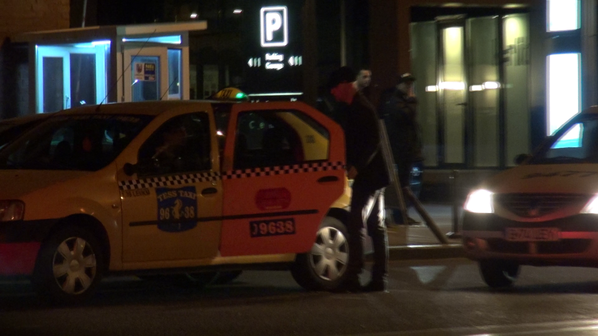 Spre dimineata, Virgil a plecat singur spre casa, vizibil ametit