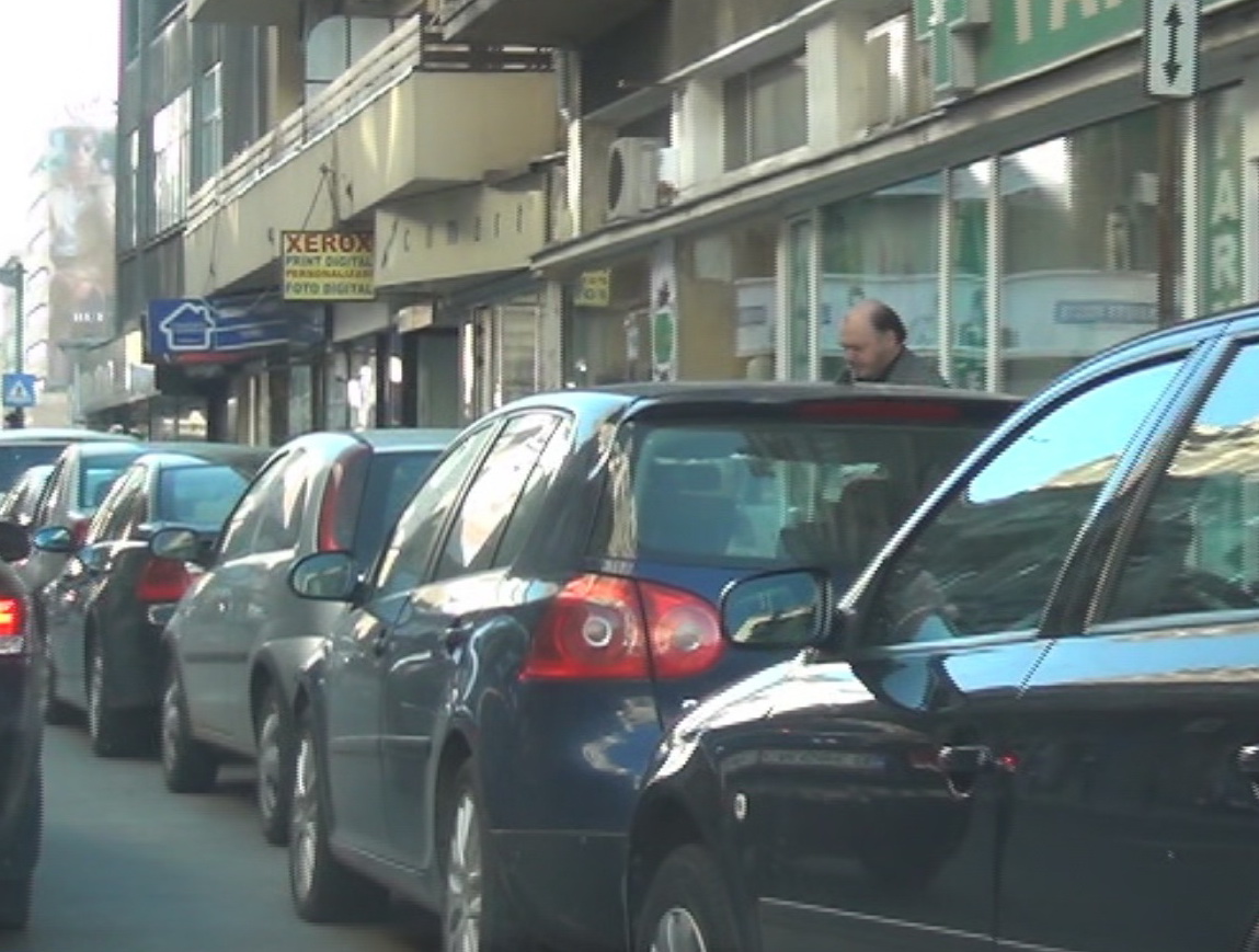 Fostul sot al Marinei Almasan iese grabit din farmacie