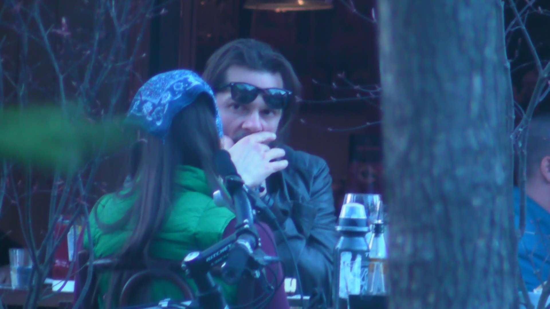 se scobeste in dinti