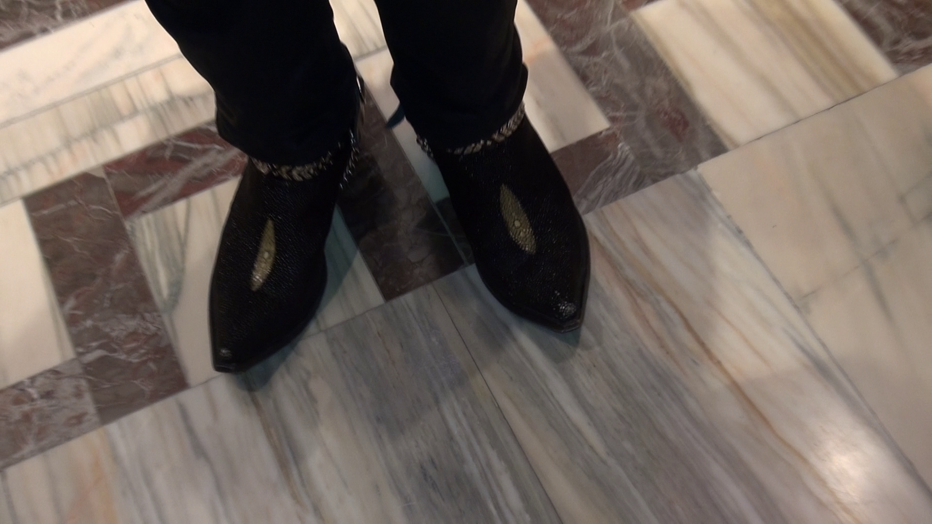 Acestea sunt cizmele mexicane ale lui Claudiu Bleont