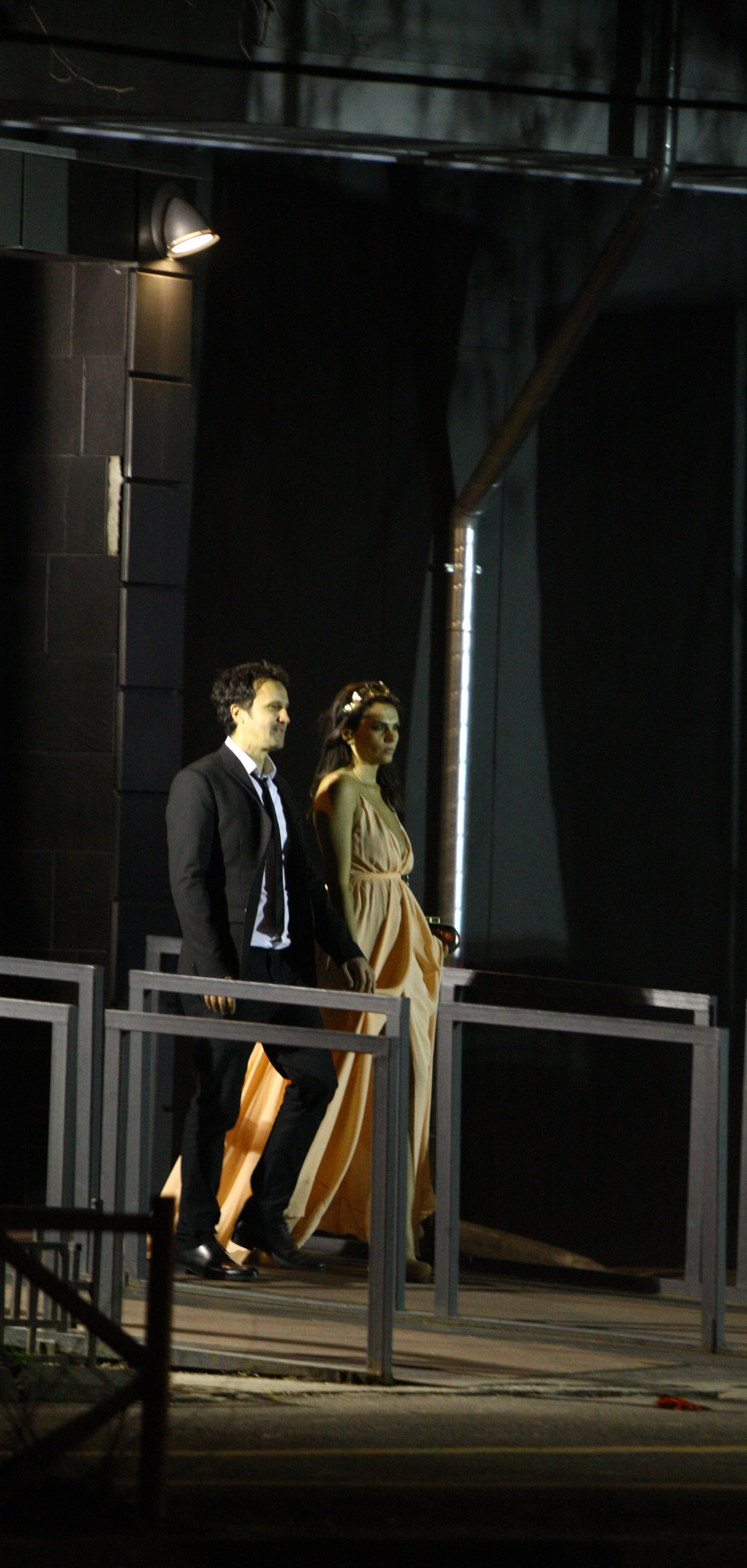 Malvina si Dorian au iesit din local tinandu-se de mana