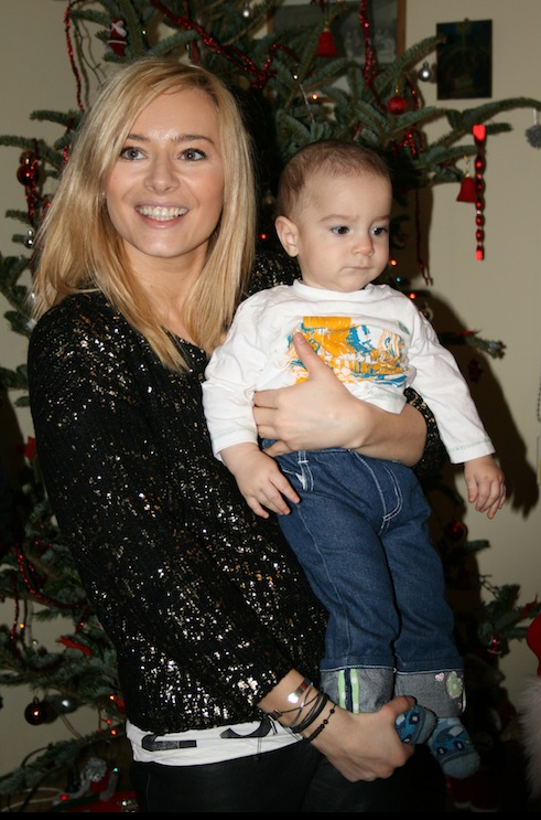 Laura si micutul Marius, fratiorul ei cel mic foto: arhiva personala