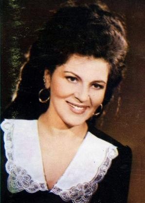 Elena Ceausescu a fost extrem de geloasa pe frumusetea si talentul Irinei Loghin, motiv pentru care artista nu a mai cantat opt ani
