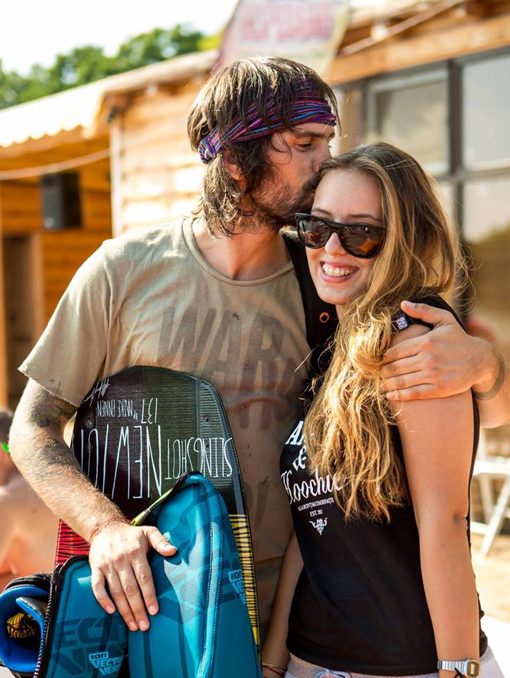 Pagal alaturi de sotia lui