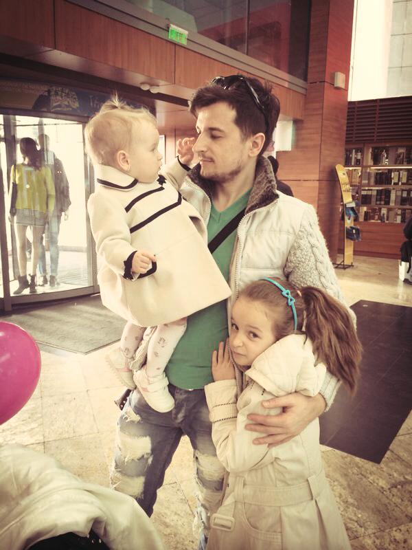 Radu Sarbu este extrem de grijuliu cu fetele sale