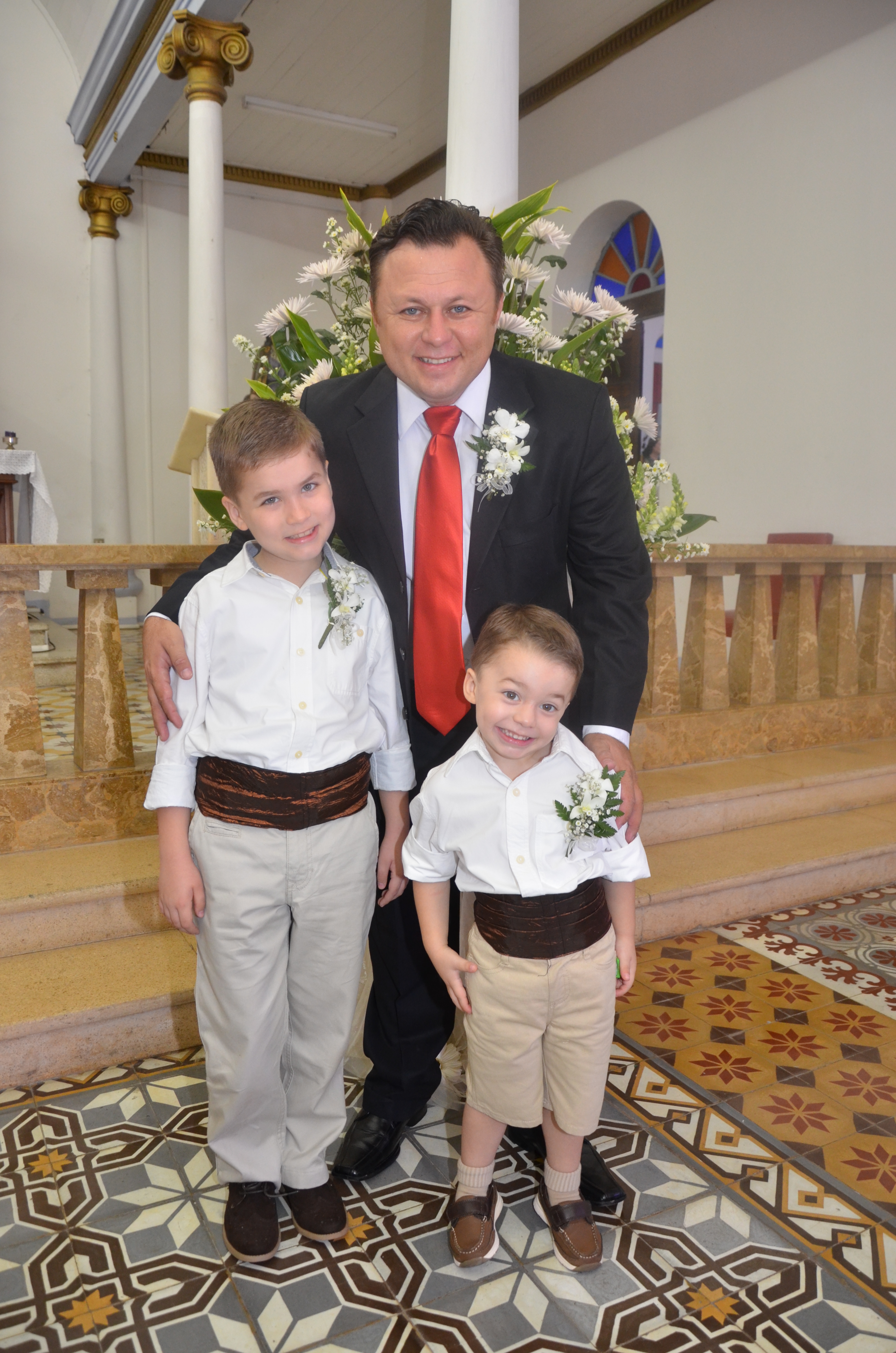 Dragos si cei doi fii ai sai, Darius(3 ani) si Ion (9 ani)