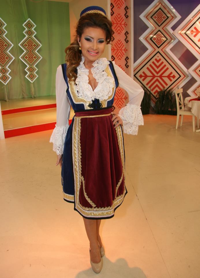 Roxana are o colectie impresionanta de costume populare
