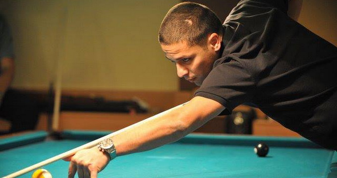 Augustin este pasionat si de biliard