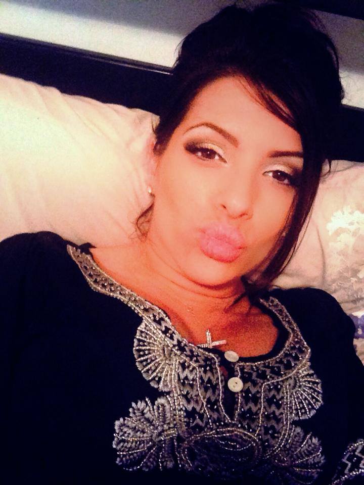 Cantareata locuieste in Australia, alaturi de sotul ei